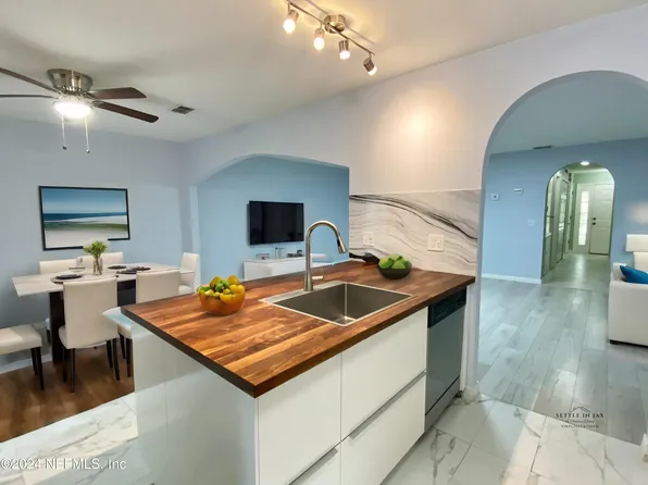 10487 AUTUMN TRACE Road, Jacksonville, FL 32257