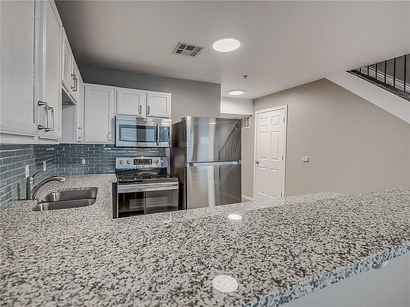 5th image of 1230 12th Ave SE Unit 1317