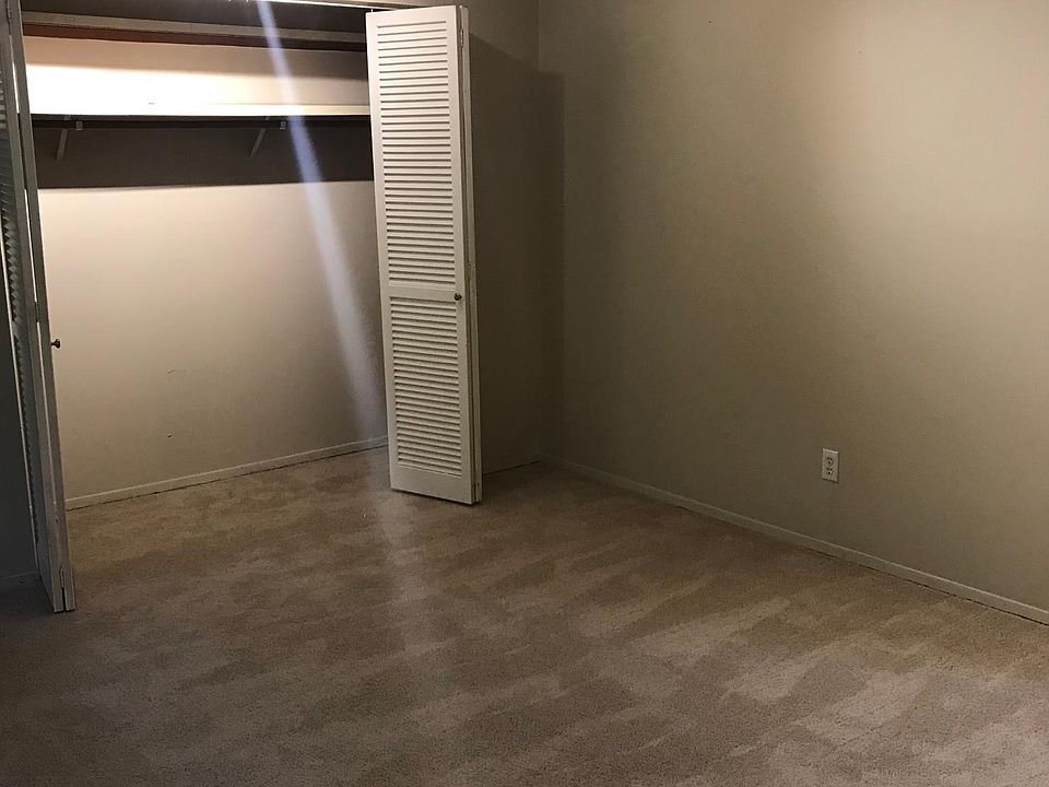 2nd image of 550 Bellevue Way SE APT 2A