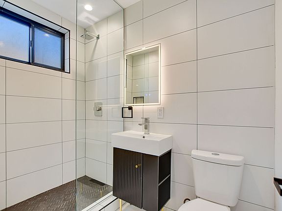 5th image of 946 S Ridgeley Dr #103