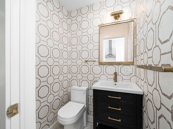 5th image of 149 Halladay St #2