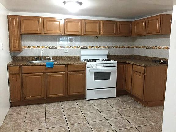 5th image of 143 Ege Ave