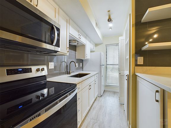 3rd image of 1510 W North Loop Blvd APT 1016