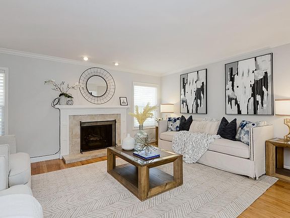3rd image of 451 Oak Grove Ave APT 4