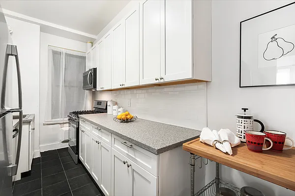 Sold by R New York | media 4