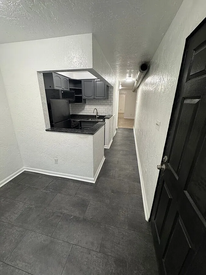 1 bed, 750 sqft, $1,400 — Photo 2