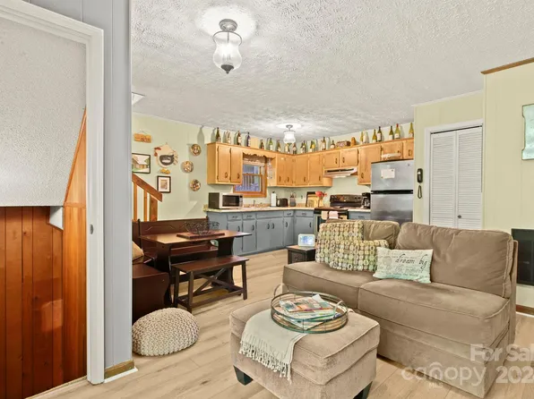 460 Laurel Ridge Rd, Banner Elk, NC 28604