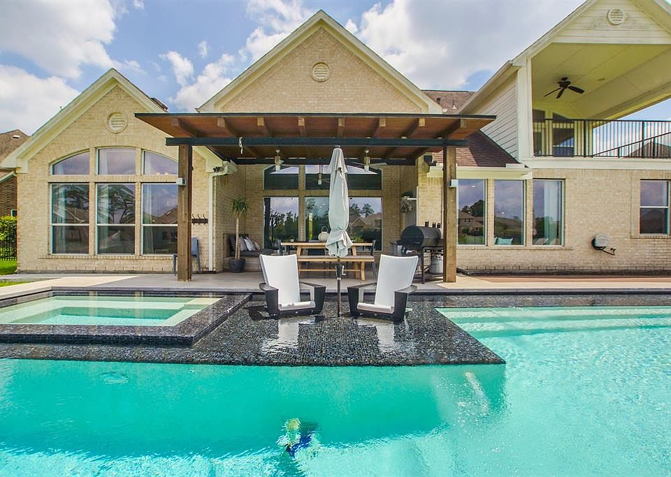 1st image of 15 Cayuga Pond Ct