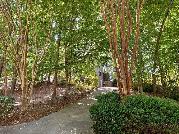 5th image of 129 Castlefern Dr