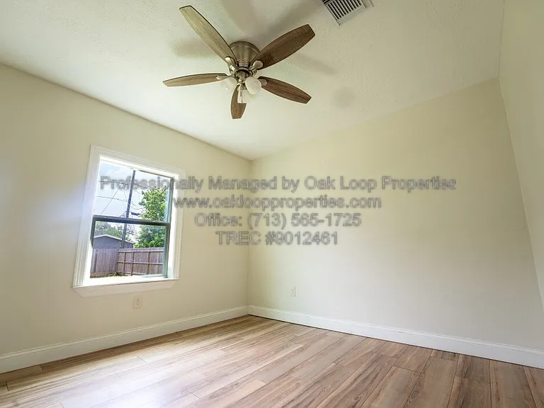 220 Armstrong St — Photo 13