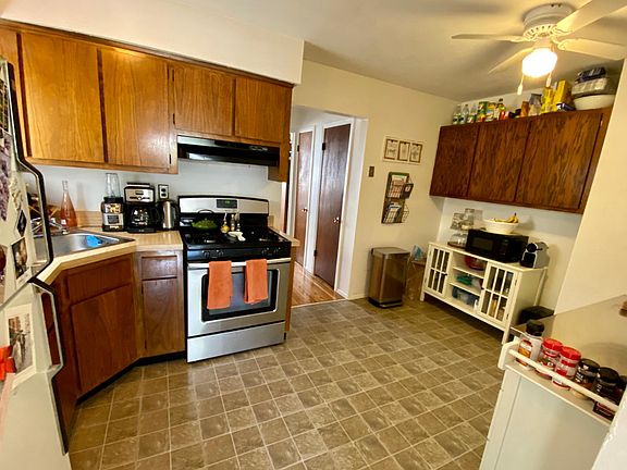 2nd image of 872 Sheldon Ave
