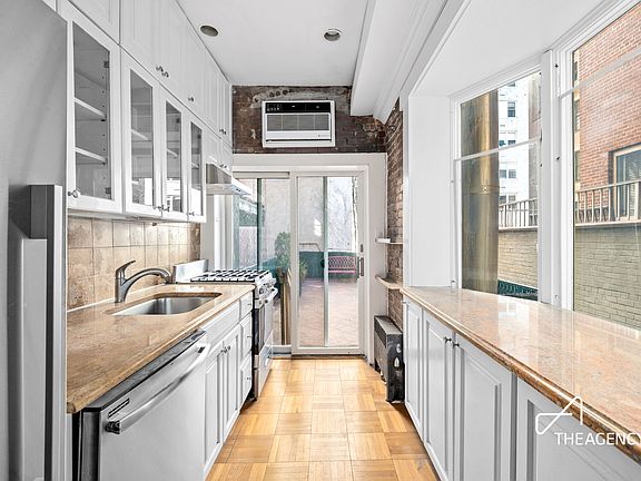 5th image of 37 E 83rd St #5
