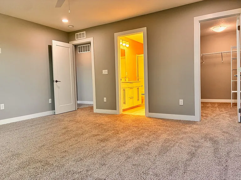 750 SE Westown Pkwy — Photo 23