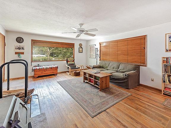 3rd image of 212 N Harbin Ave