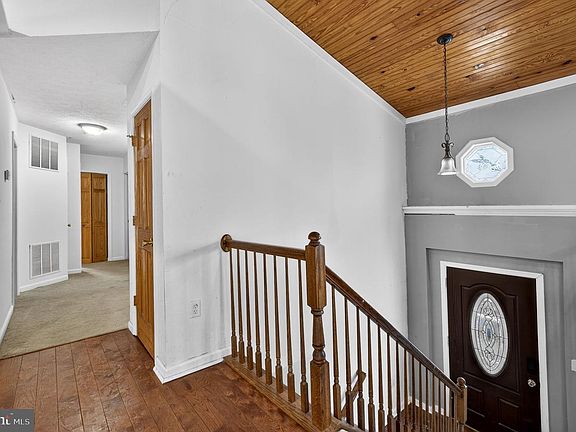 5th image of 1194 Valley View Rd