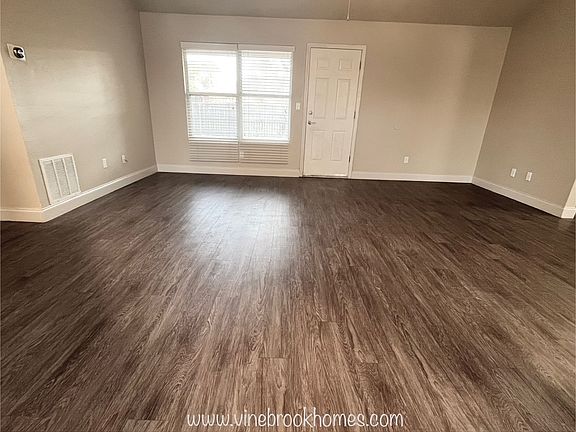 4th image of 107 Willow Gardens Ct
