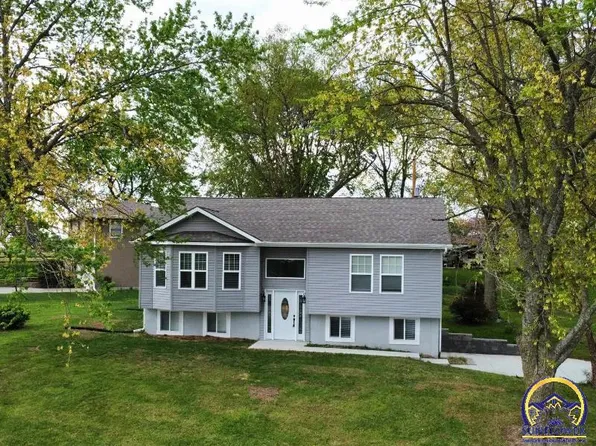 111 Navajo Ave, Hiawatha, KS 66434