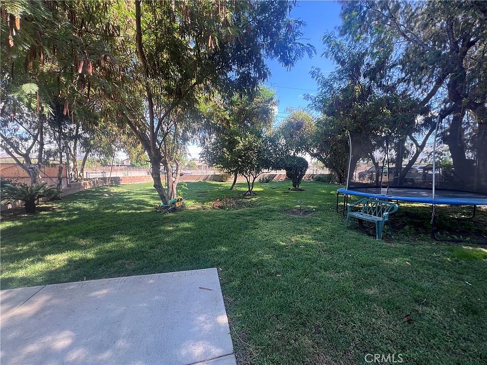 2nd image of 4715 Bain St