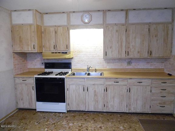 3rd image of 2502 Kathryn Dr
