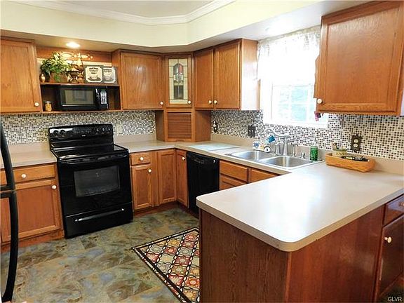 3rd image of 3958 Mountain View Dr