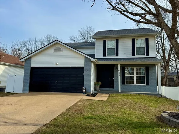 912 Parc Central Dr, Festus, MO 63028