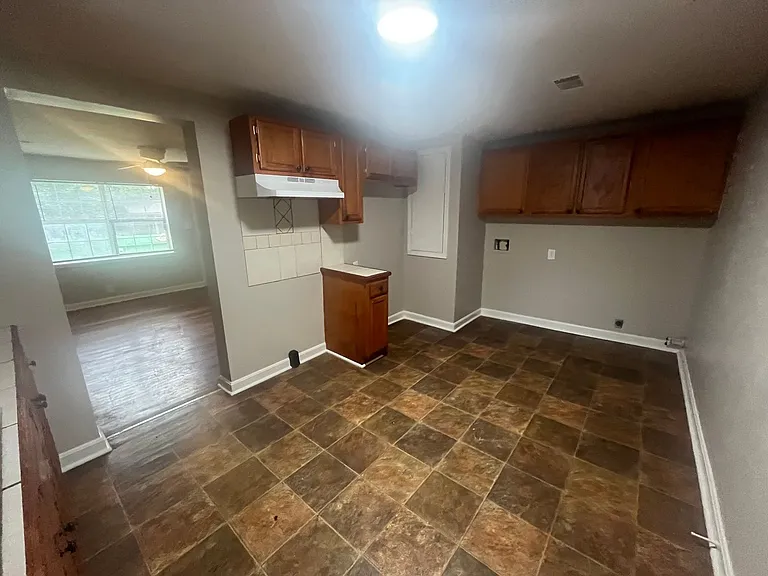 112 Adams St — Photo 5