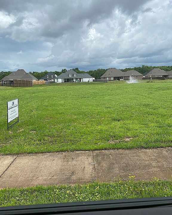 1st image of 152 Woods Edge Dr