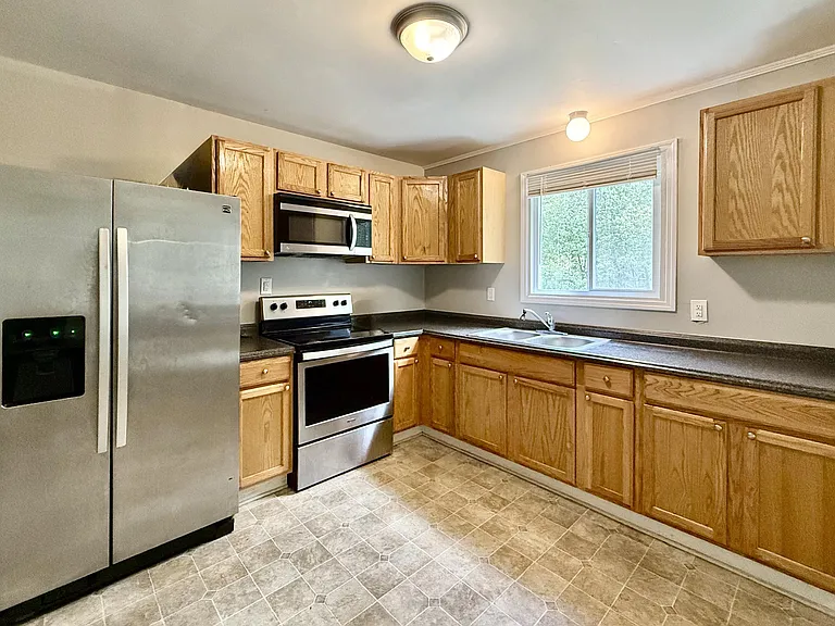 2755 Louise Dr — Photo 7