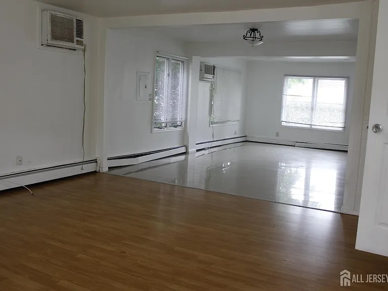82 Washington Ave — Photo 6