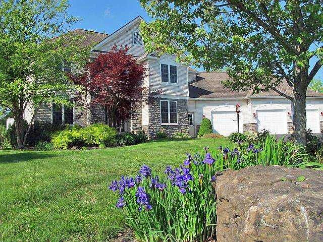 1st image of 23 Splendor Wood Dr