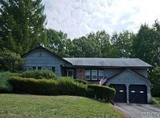 3 Village Dr W, Dix Hills, NY 11746