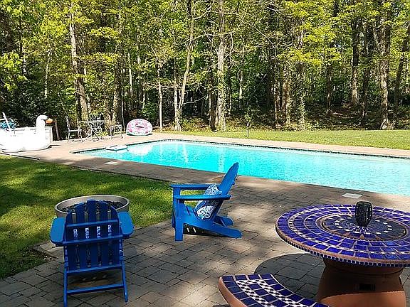 4th image of 27 Greenleaf Dr