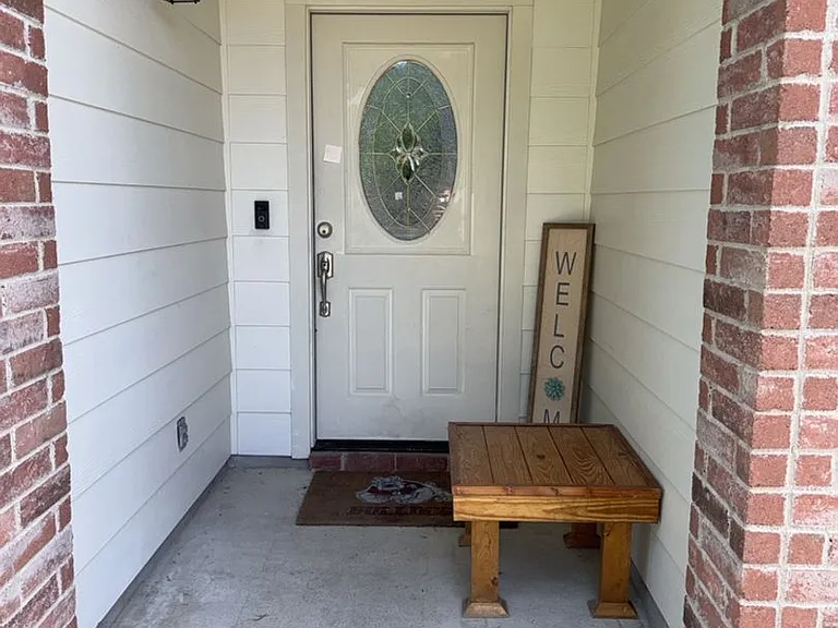 2402 Riley Dr — Photo 2
