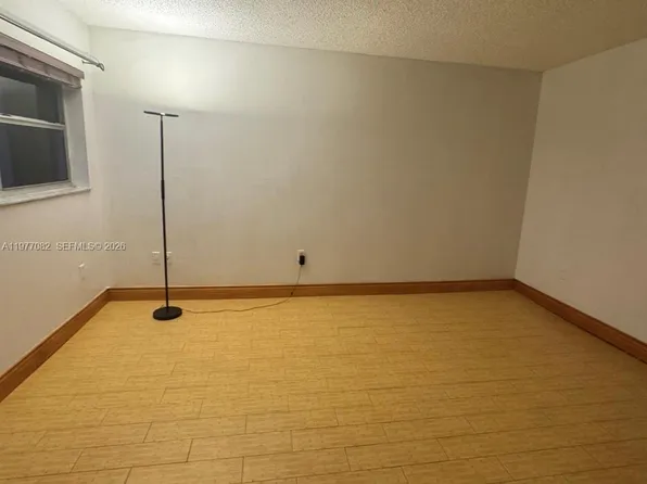 1855 W 60th St APT 425, Hialeah, FL 33012