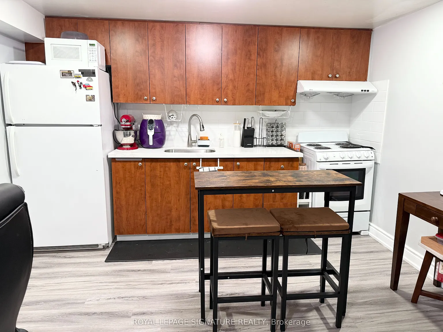 111 Ellington Dr — Photo 3