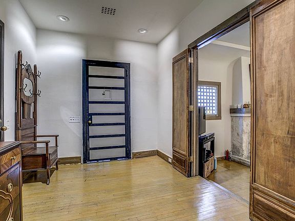 4th image of 110 Bellview St