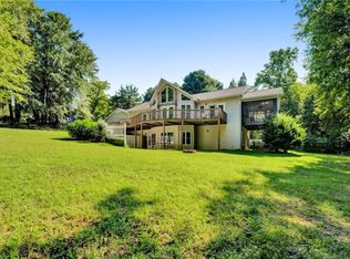 300 Valley View Dr, Seneca, SC 29672