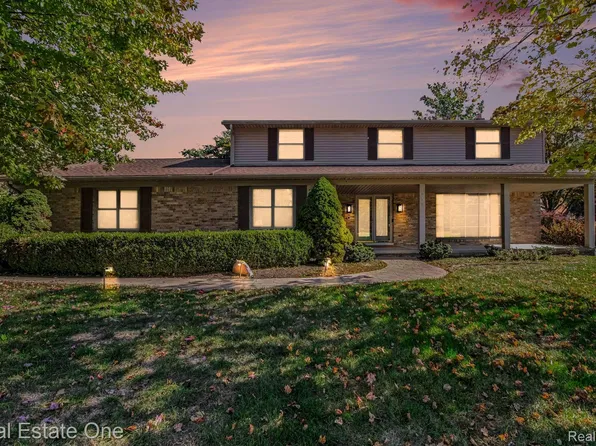 958 Langley Rd, Rochester Hills, MI 48309
