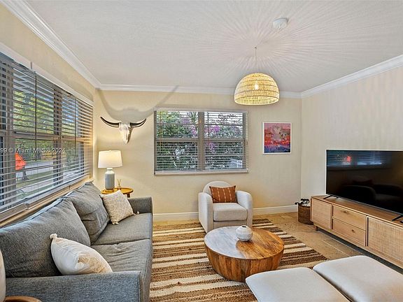 2nd image of 1800 Meridian Ave APT 5