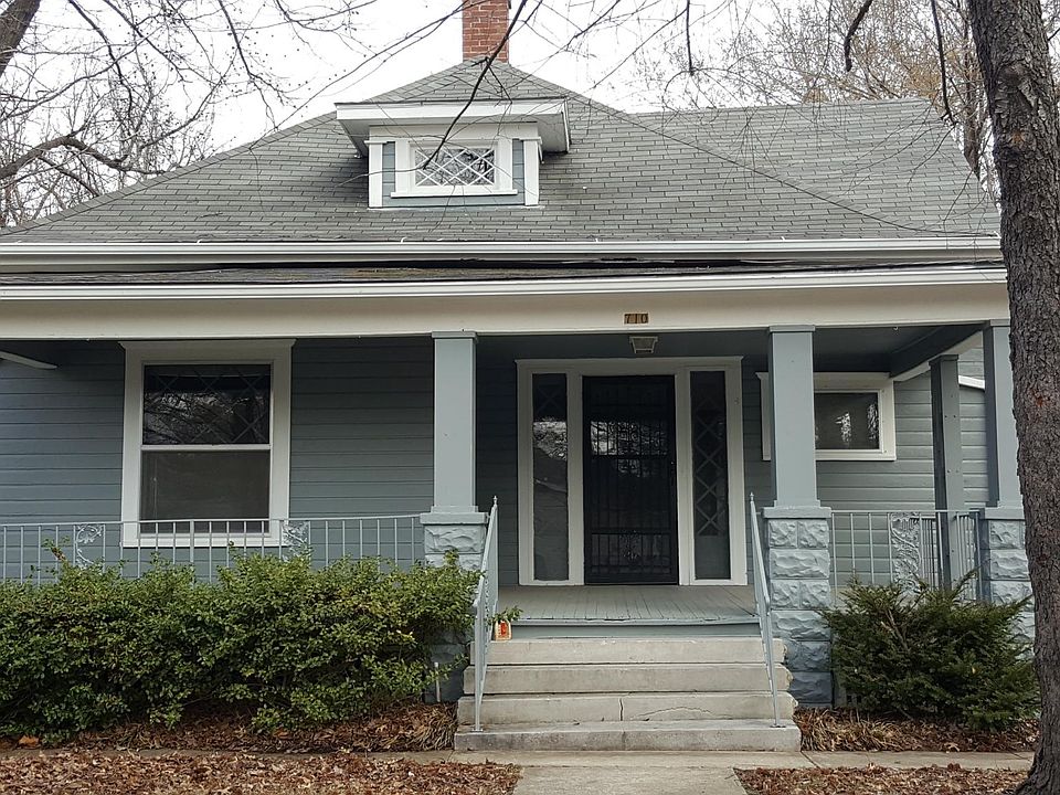 Front of house, cute porch and new paint