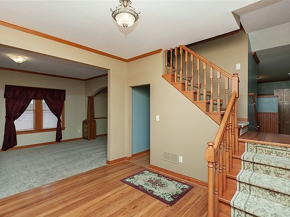 3rd image of 316 N Main Ave