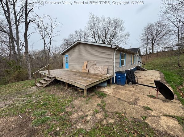 9493 Redmond Ridge Rd, Gallipolis Ferry, WV 25515