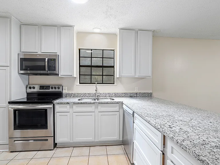 12822 Hodges Ln #105 — Photo 6