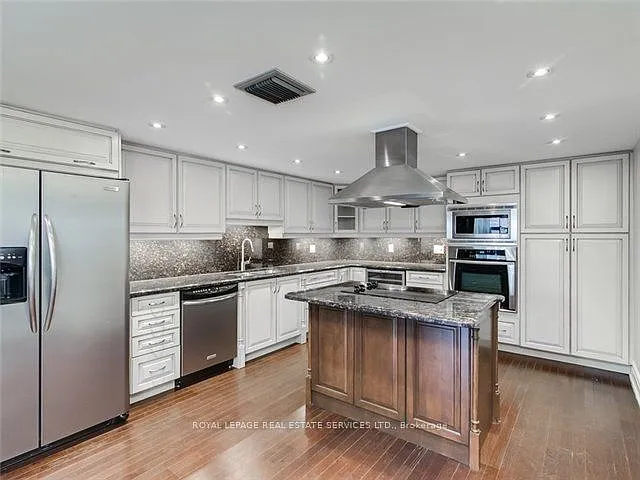 71 Charles St E #Penthouse 1605 — Photo 9