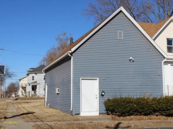 830 W 14th St, Davenport, IA 52804