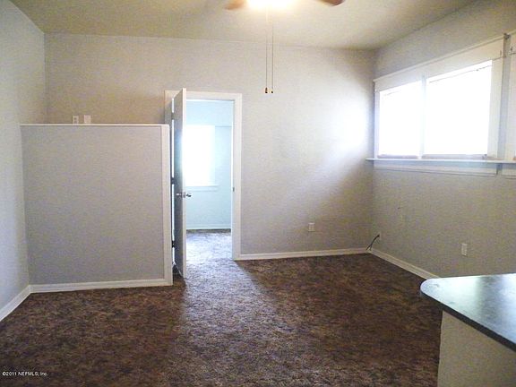 3rd image of 2322 Herschel St APT 1