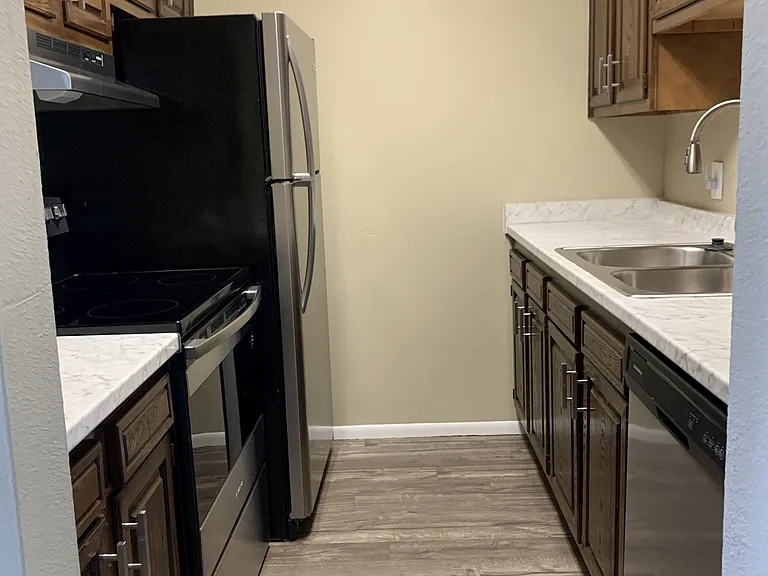 6800 Camden Ln — Photo 13