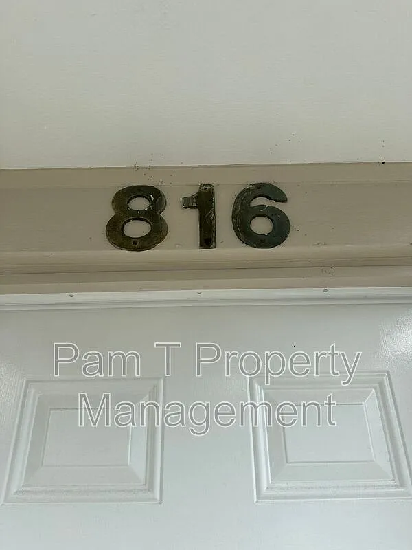 2 bed, 1.0 bath, 865 sqft, $1,599 — Photo 3