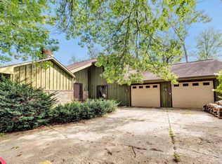 2581 Dunbar Ln, Green Bay, WI 54304