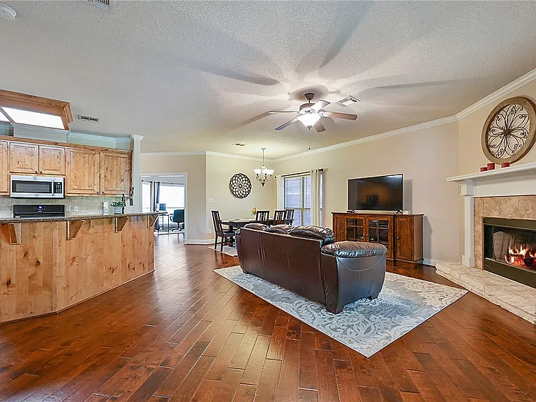 2214 Brougham Pl — Photo 9